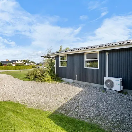 Maylin - 350m From The Sea By Interhome